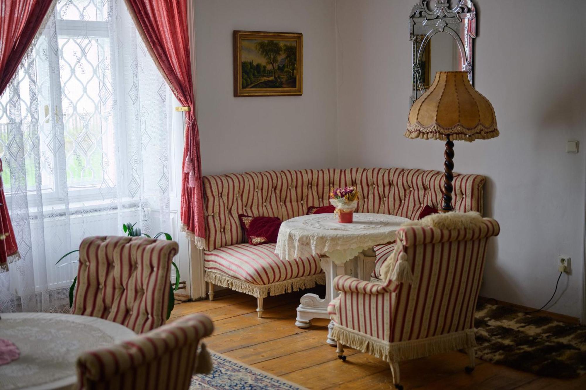 Zamek Usobi Apartment Luaran gambar