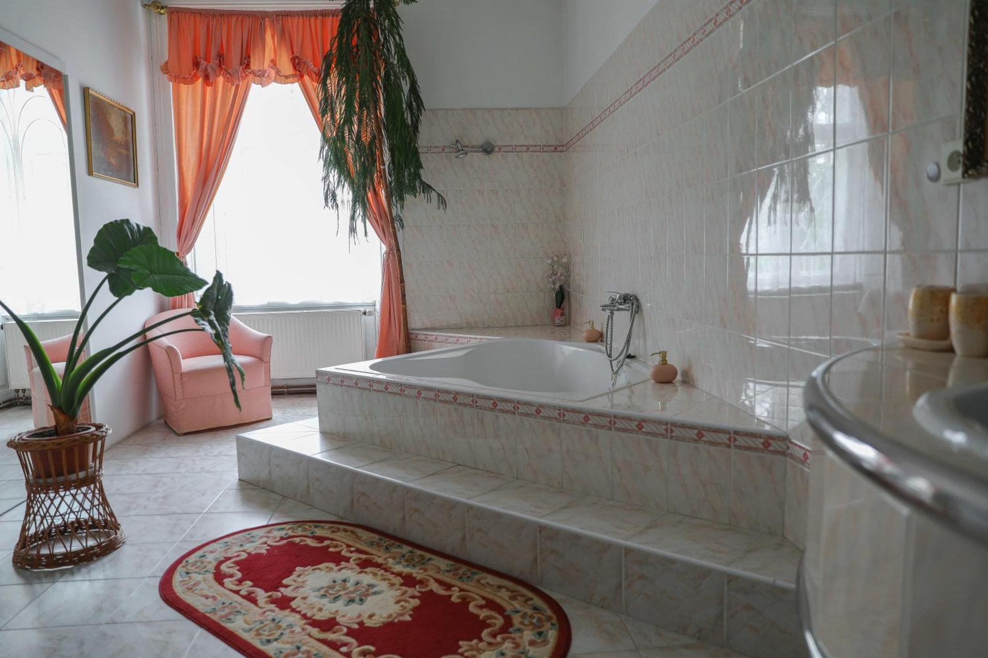 Zamek Usobi Apartment Luaran gambar
