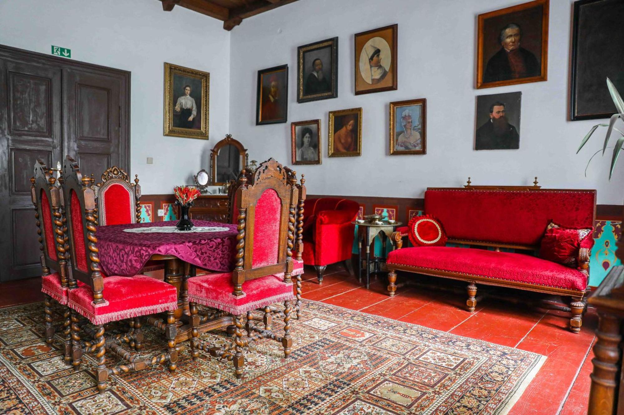 Zamek Usobi Apartment Luaran gambar